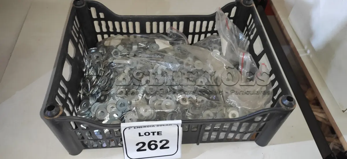 LOTE 262 - 01 CAIXA COM ARRUELAS E PORCAS TAMANHOS DIVERSOS. (NO ESTADO) ATENÇÃO! FAZER A VISITAÇÃO ANTES DE ARREMATAR, NÃO SABEMOS SE FUNCIONA, LEILÃO NÃO TEM GARANTIA E NEM DEVOLUÇÃO, SUJEITO A POSSÍVEIS AVARIAS VISÍVEIS/OCULTAS E/OU AUSÊNCIA DE COMPONENTES.
