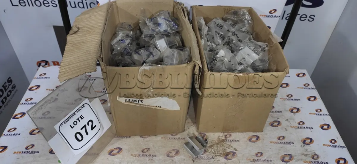 LOTE 072 - 02 CAIXAS COM GRAMPOS TERMINAIS FINAIS INT 35X40MM. (NO ESTADO) ATENÇÃO! FAZER A VISITAÇÃO ANTES DE ARREMATAR, NÃO SABEMOS SE FUNCIONA, LEILÃO NÃO TEM GARANTIA E NEM DEVOLUÇÃO, SUJEITO A POSSÍVEIS AVARIAS VISÍVEIS/OCULTAS E/OU AUSÊNCIA DE COMPONENTES.