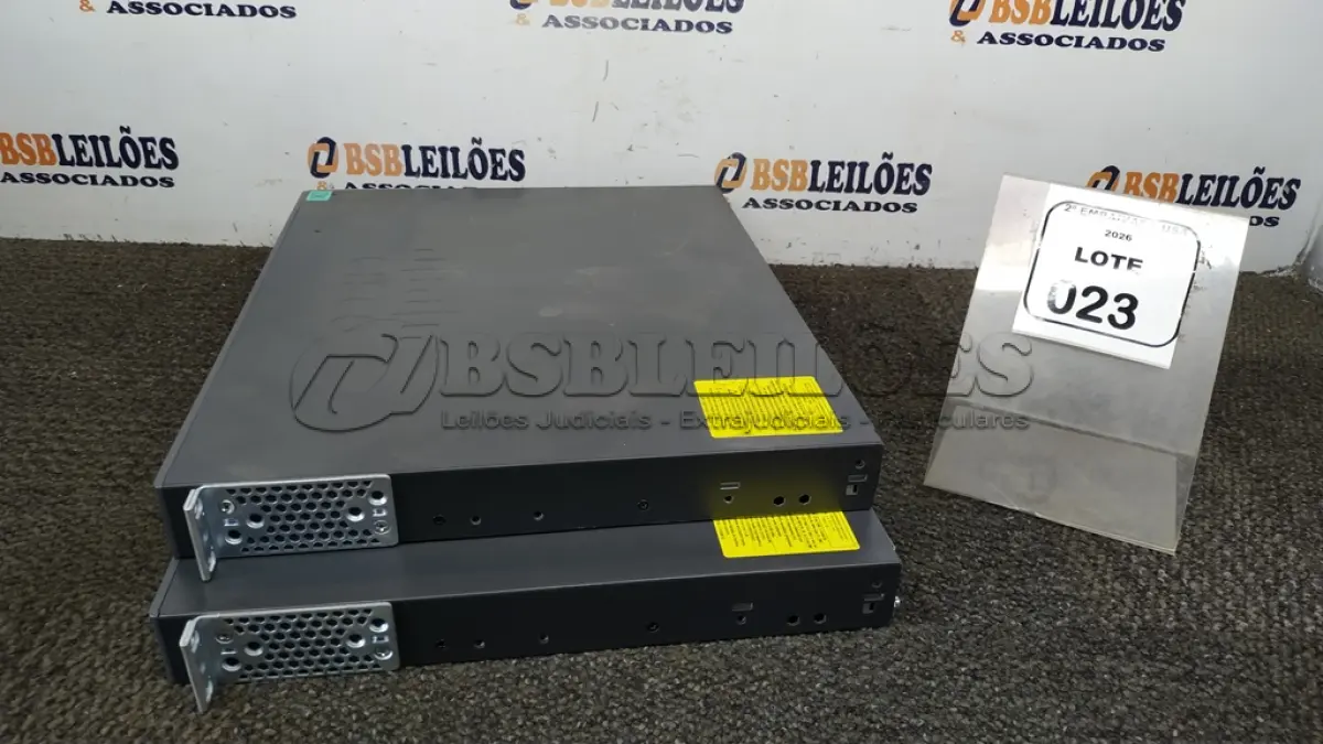 LOTE 023 - 02 SWITCHES. (NO ESTADO EM QUE SE ENCONTRA. SUJEITO A AVARIAS OCULTAS/VISÍVEIS) BF8652L/ AV9767H