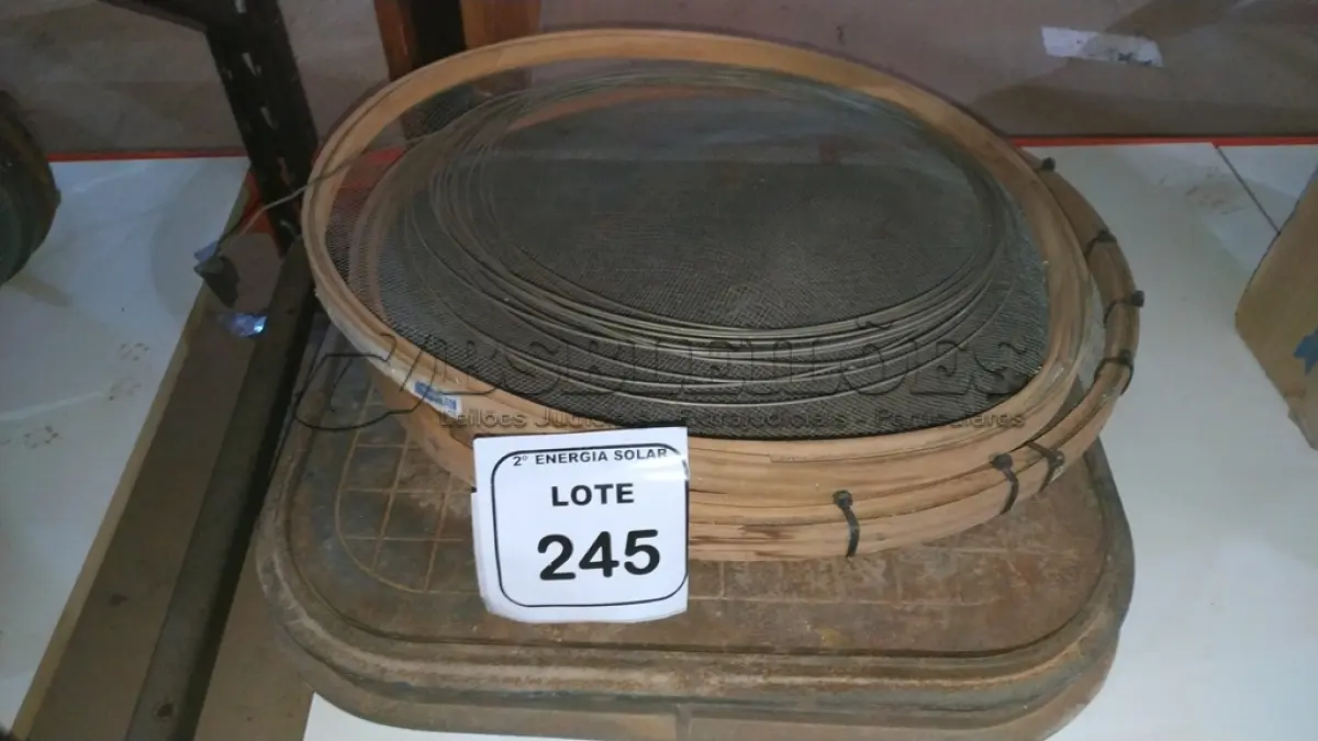 LOTE 245 - 02 TAMPAS DE ESGOTO DE FERRO FUNDIDO E 02 PENEIRAS PARA AREIA. (NO ESTADO) ATENÇÃO! FAZER A VISITAÇÃO ANTES DE ARREMATAR, NÃO SABEMOS SE FUNCIONA, LEILÃO NÃO TEM GARANTIA E NEM DEVOLUÇÃO, SUJEITO A POSSÍVEIS AVARIAS VISÍVEIS/OCULTAS