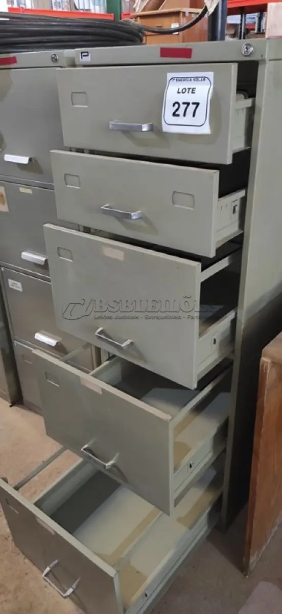 LOTE 277 - 01 ARQUIVO DE AÇO COM 05 GAVETAS. (NO ESTADO) ATENÇÃO! FAZER A VISITAÇÃO ANTES DE ARREMATAR, NÃO SABEMOS SE FUNCIONA, LEILÃO NÃO TEM GARANTIA E NEM DEVOLUÇÃO, SUJEITO A POSSÍVEIS AVARIAS VISÍVEIS/OCULTAS