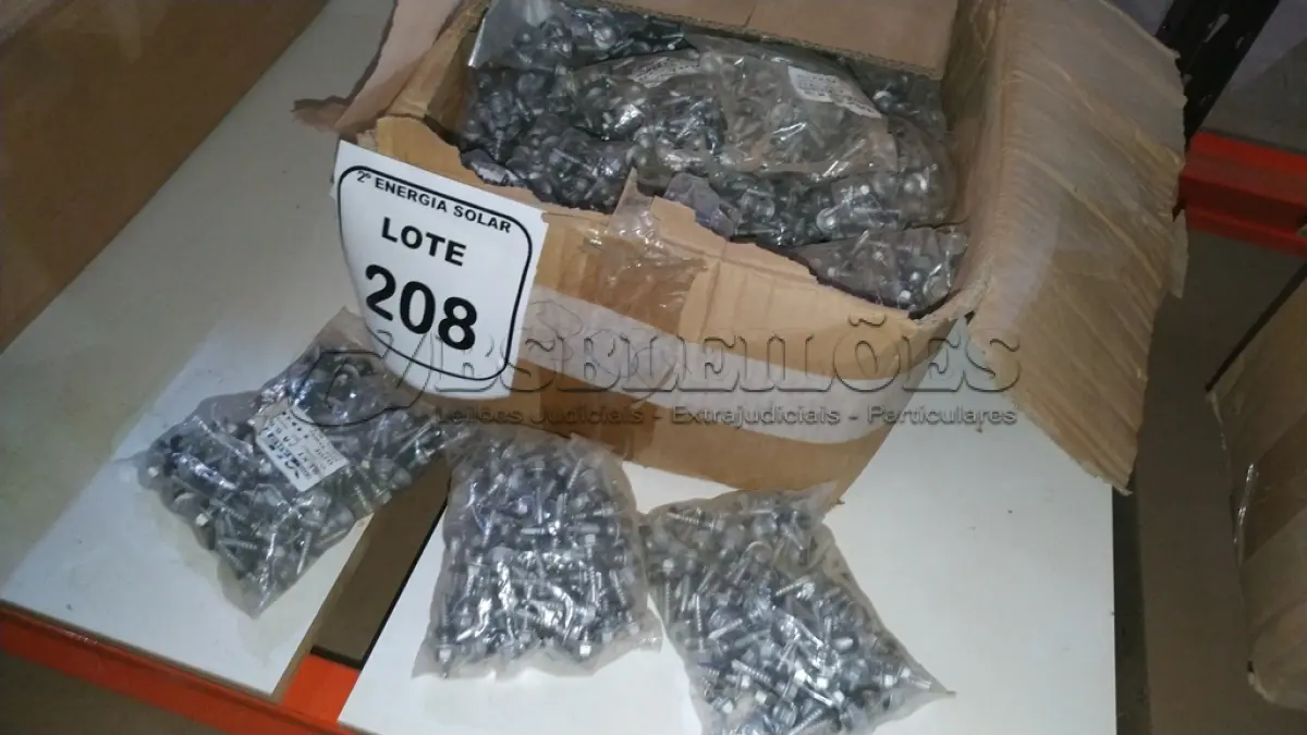 LOTE 208 - 01 CAIXA COM PARAFUSOS SEXTAVADOS AUTO BROCANTE 5.5X25. (NO ESTADO) ATENÇÃO! FAZER A VISITAÇÃO ANTES DE ARREMATAR, NÃO SABEMOS SE FUNCIONA, LEILÃO NÃO TEM GARANTIA E NEM DEVOLUÇÃO, SUJEITO A POSSÍVEIS AVARIAS VISÍVEIS/OCULTAS E/OU AUSÊNCIA DE COMPONENTES.