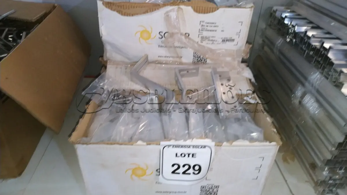 LOTE 229 - 04 CAIXAS COM GANCHO PARA TELHA CERÂMICA. (NO ESTADO) ATENÇÃO! FAZER A VISITAÇÃO ANTES DE ARREMATAR, NÃO SABEMOS SE FUNCIONA, LEILÃO NÃO TEM GARANTIA E NEM DEVOLUÇÃO, SUJEITO A POSSÍVEIS AVARIAS VISÍVEIS/OCULTAS E/OU 