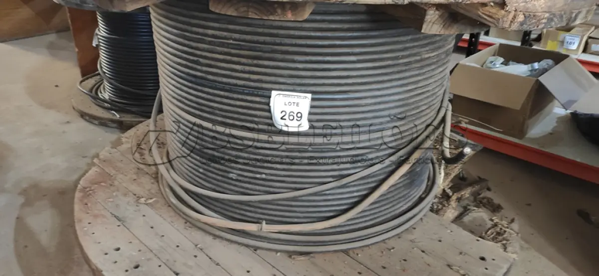 LOTE 269 - 01 CARRETEL COM 617M DE FIO 0,35MM PRETO DE ALUMÍNIO15KV BLINDADO PRETO.   (NO ESTADO) ATENÇÃO! FAZER A VISITAÇÃO ANTES DE ARREMATAR, NÃO SABEMOS SE FUNCIONA, LEILÃO NÃO TEM GARANTIA E NEM DEVOLUÇÃO, SUJEITO A POSSÍVEIS AVARIAS VISÍVEIS/OCULTAS E/OU 