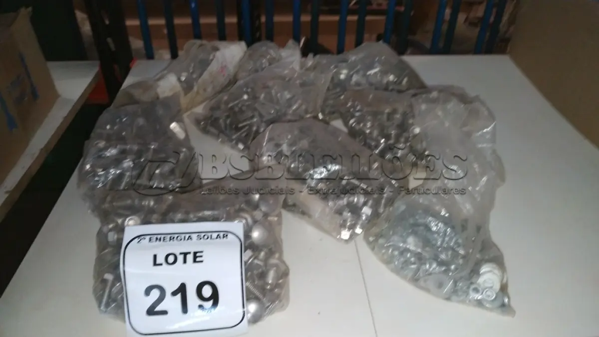 LOTE 219 - 01 LOTE COM PARAFUSOS CABEÇA DE MARTELO E PORCAS DIVERSAS. (NO ESTADO) ATENÇÃO! FAZER A VISITAÇÃO ANTES DE ARREMATAR, NÃO SABEMOS SE FUNCIONA, LEILÃO NÃO TEM GARANTIA E NEM DEVOLUÇÃO, SUJEITO A POSSÍVEIS AVARIAS VISÍVEIS/OCULTAS E/OU AUSÊNCIA DE COMPONENTES.