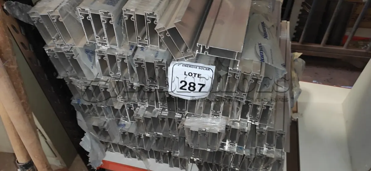 LOTE 287 - 01 LOTE COM PEDAÇOS DE TRILHOS EM ALUMÍNIO . (NO ESTADO) ATENÇÃO! FAZER A VISITAÇÃO ANTES DE ARREMATAR, NÃO SABEMOS SE FUNCIONA, LEILÃO NÃO TEM GARANTIA E NEM DEVOLUÇÃO, SUJEITO A POSSÍVEIS AVARIAS VISÍVEIS/OCULTAS E/OU AUSÊNCIA DE COMPONENTES.