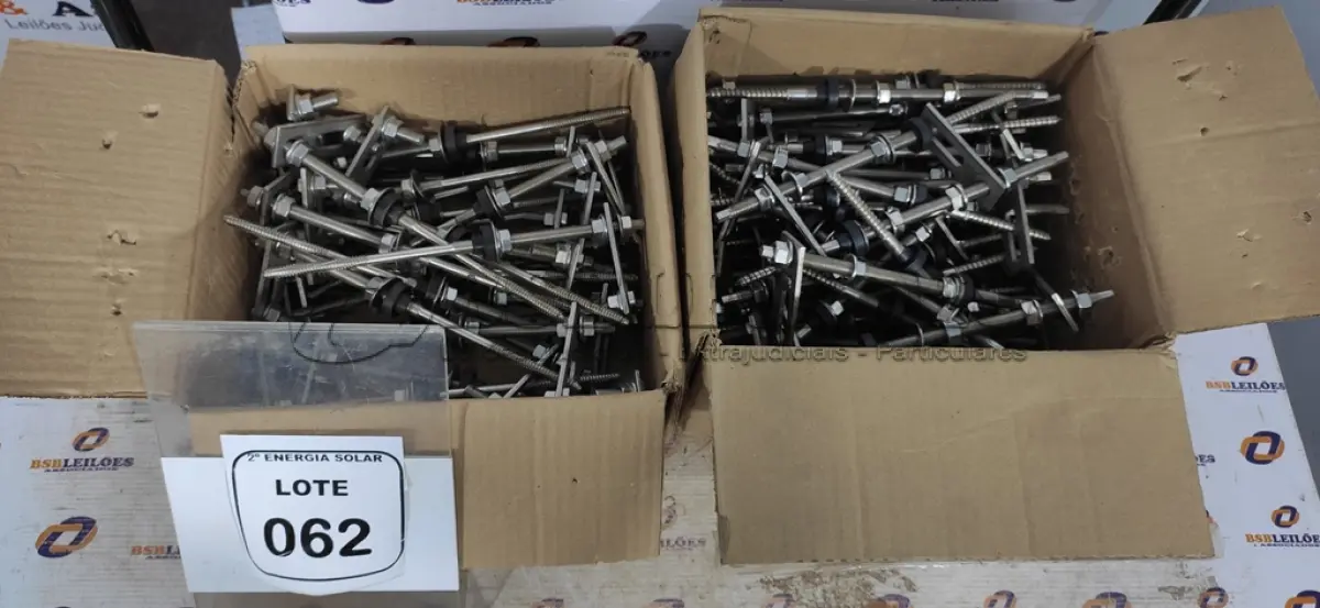 LOTE 062 - 02 CAIXAS COM PARAFUSOS PARA ESTRUTURA METÁLICA 5/16X250. (NO ESTADO) ATENÇÃO! FAZER A VISITAÇÃO ANTES DE ARREMATAR, NÃO SABEMOS SE FUNCIONA, LEILÃO NÃO TEM GARANTIA E NEM DEVOLUÇÃO, SUJEITO A POSSÍVEIS AVARIAS VISÍVEIS/OCULTAS E/OU AUSÊNCIA DE COMPONENTES.