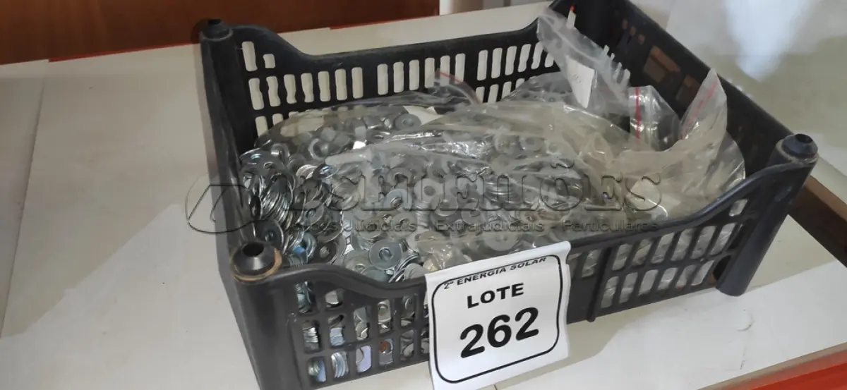 LOTE 262 - 01 CAIXA COM ARRUELAS E PORCAS TAMANHOS DIVERSOS. (NO ESTADO) ATENÇÃO! FAZER A VISITAÇÃO ANTES DE ARREMATAR, NÃO SABEMOS SE FUNCIONA, LEILÃO NÃO TEM GARANTIA E NEM DEVOLUÇÃO, SUJEITO A POSSÍVEIS AVARIAS VISÍVEIS/OCULTAS E/OU AUSÊNCIA DE COMPONENTES.