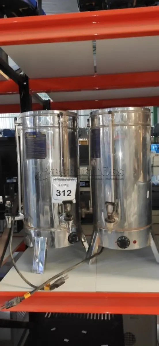 LOTE 312 - 02 CAFETEIRAS INDUSTRIAL MONARCHA. (NO ESTADO) ATENÇÃO! FAZER A VISITAÇÃO ANTES DE ARREMATAR, NÃO SABEMOS SE FUNCIONA, LEILÃO NÃO TEM GARANTIA E NEM DEVOLUÇÃO, SUJEITO A POSSÍVEIS AVARIAS VISÍVEIS/OCULTAS E/OU AUSÊNCIA DE COMPONENTES.
