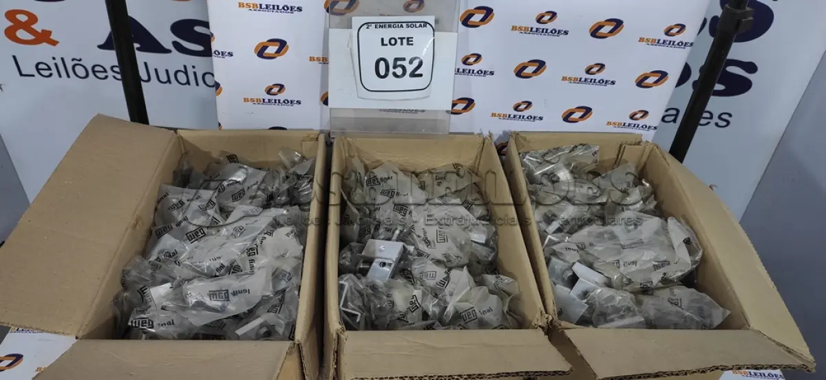 LOTE 052 - 03 CAIXAS COM GRAMPOS FIXADORES TERM 30-35MM. (NO ESTADO) ATENÇÃO! FAZER A VISITAÇÃO ANTES DE ARREMATAR, NÃO SABEMOS SE FUNCIONA, LEILÃO NÃO TEM GARANTIA E NEM DEVOLUÇÃO, SUJEITO A POSSÍVEIS AVARIAS VISÍVEIS/OCULTAS E/OU AUSÊNCIA DE COMPONENTES.