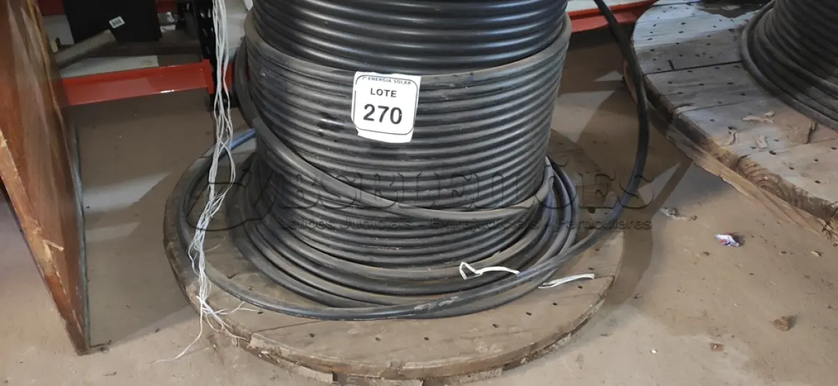 LOTE 270 -  01 CARRETEL COM FIO DE ALUMÍNIO ISOLADO. (NO ESTADO) ATENÇÃO! FAZER A VISITAÇÃO ANTES DE ARREMATAR, NÃO SABEMOS SE FUNCIONA, LEILÃO NÃO TEM GARANTIA E NEM DEVOLUÇÃO, SUJEITO A POSSÍVEIS AVARIAS VISÍVEIS/OCULTAS E/OU 