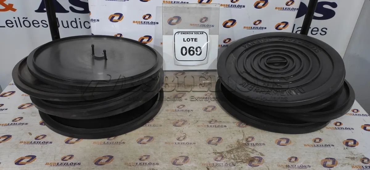 LOTE 069 - 10 TAMPAS PARA RAIO. (NO ESTADO) ATENÇÃO! FAZER A VISITAÇÃO ANTES DE ARREMATAR, NÃO SABEMOS SE FUNCIONA, LEILÃO NÃO TEM GARANTIA E NEM DEVOLUÇÃO, SUJEITO A POSSÍVEIS AVARIAS VISÍVEIS/OCULTAS E/OU AUSÊNCIA DE COMPONENTES.