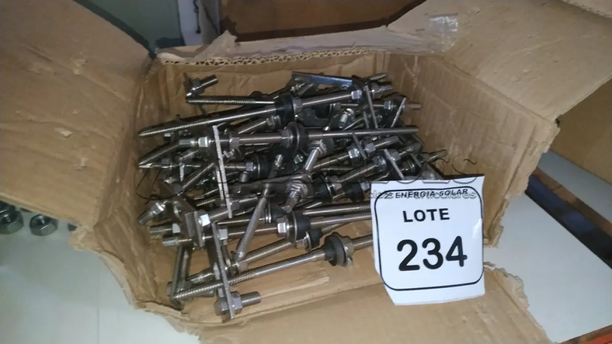 LOTE 234 - 01 CAIXA COM PARAFUSOS DE FIXAÇÃO METÁLICO M10 X 250MM AÇO INOX.  (NO ESTADO) ATENÇÃO! FAZER A VISITAÇÃO ANTES DE ARREMATAR, NÃO SABEMOS SE FUNCIONA, LEILÃO NÃO TEM GARANTIA E NEM DEVOLUÇÃO, SUJEITO A POSSÍVEIS AVARIAS VISÍVEIS/OCULTAS E/OU AUSÊNCIA DE COMPONENTES.