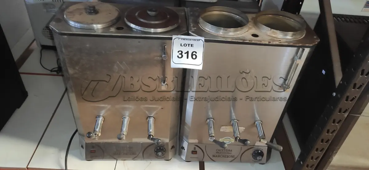 LOTE 316 - 02 CAFETEIRAS INDUSTRIAL MARCHESONI. (NO ESTADO) ATENÇÃO! FAZER A VISITAÇÃO ANTES DE ARREMATAR, NÃO SABEMOS SE FUNCIONA, LEILÃO NÃO TEM GARANTIA E NEM DEVOLUÇÃO, SUJEITO A POSSÍVEIS AVARIAS VISÍVEIS/OCULTAS E/OU AUSÊNCIA DE COMPONENTES.