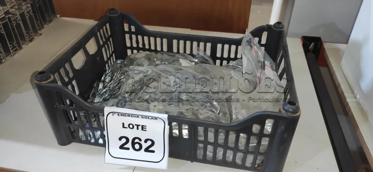 LOTE 262 - 01 CAIXA COM ARRUELAS E PORCAS TAMANHOS DIVERSOS. (NO ESTADO) ATENÇÃO! FAZER A VISITAÇÃO ANTES DE ARREMATAR, NÃO SABEMOS SE FUNCIONA, LEILÃO NÃO TEM GARANTIA E NEM DEVOLUÇÃO, SUJEITO A POSSÍVEIS AVARIAS VISÍVEIS/OCULTAS E/OU AUSÊNCIA DE COMPONENTES.