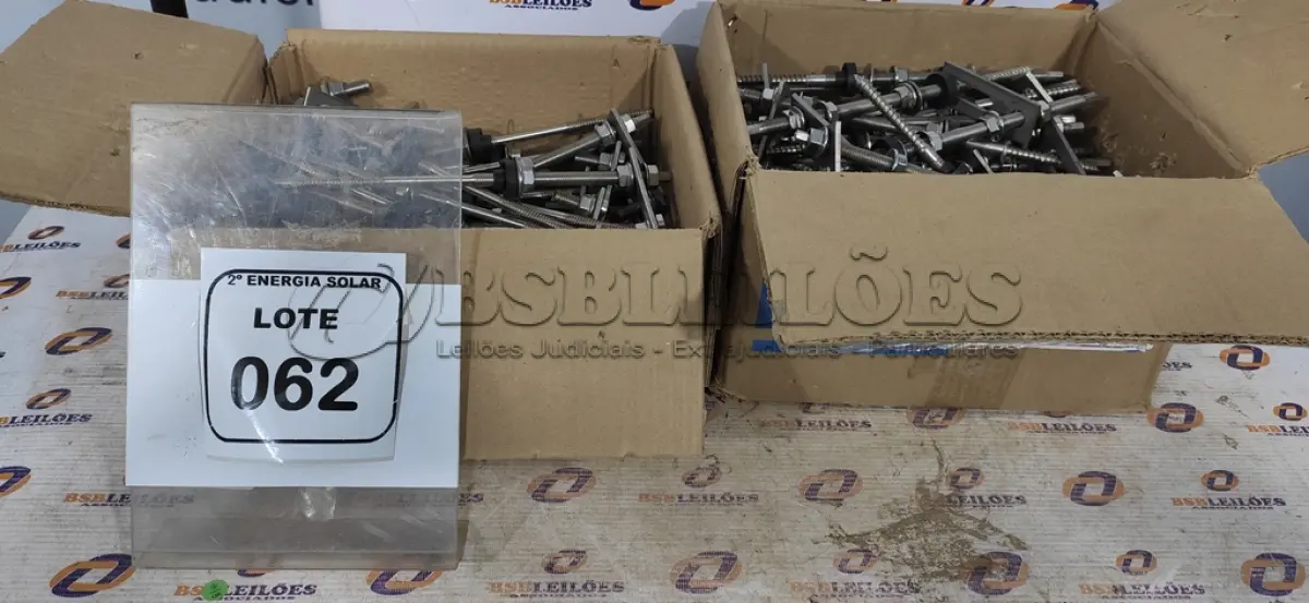 LOTE 062 - 02 CAIXAS COM PARAFUSOS PARA ESTRUTURA METÁLICA 5/16X250. (NO ESTADO) ATENÇÃO! FAZER A VISITAÇÃO ANTES DE ARREMATAR, NÃO SABEMOS SE FUNCIONA, LEILÃO NÃO TEM GARANTIA E NEM DEVOLUÇÃO, SUJEITO A POSSÍVEIS AVARIAS VISÍVEIS/OCULTAS E/OU AUSÊNCIA DE COMPONENTES.