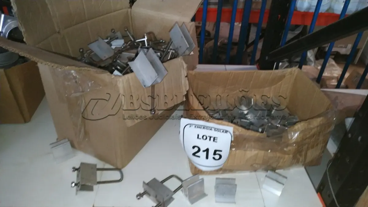 LOTE 215 - 01 CAIXA COM TERMINAIS INTERMEDIÁRIOS E 01 CAIXA COM KIT FIXADOR ½. (NO ESTADO) ATENÇÃO! FAZER A VISITAÇÃO ANTES DE ARREMATAR, NÃO SABEMOS SE FUNCIONA, LEILÃO NÃO TEM GARANTIA E NEM DEVOLUÇÃO, SUJEITO A POSSÍVEIS AVARIAS VISÍVEIS/OCULTAS E/OU 