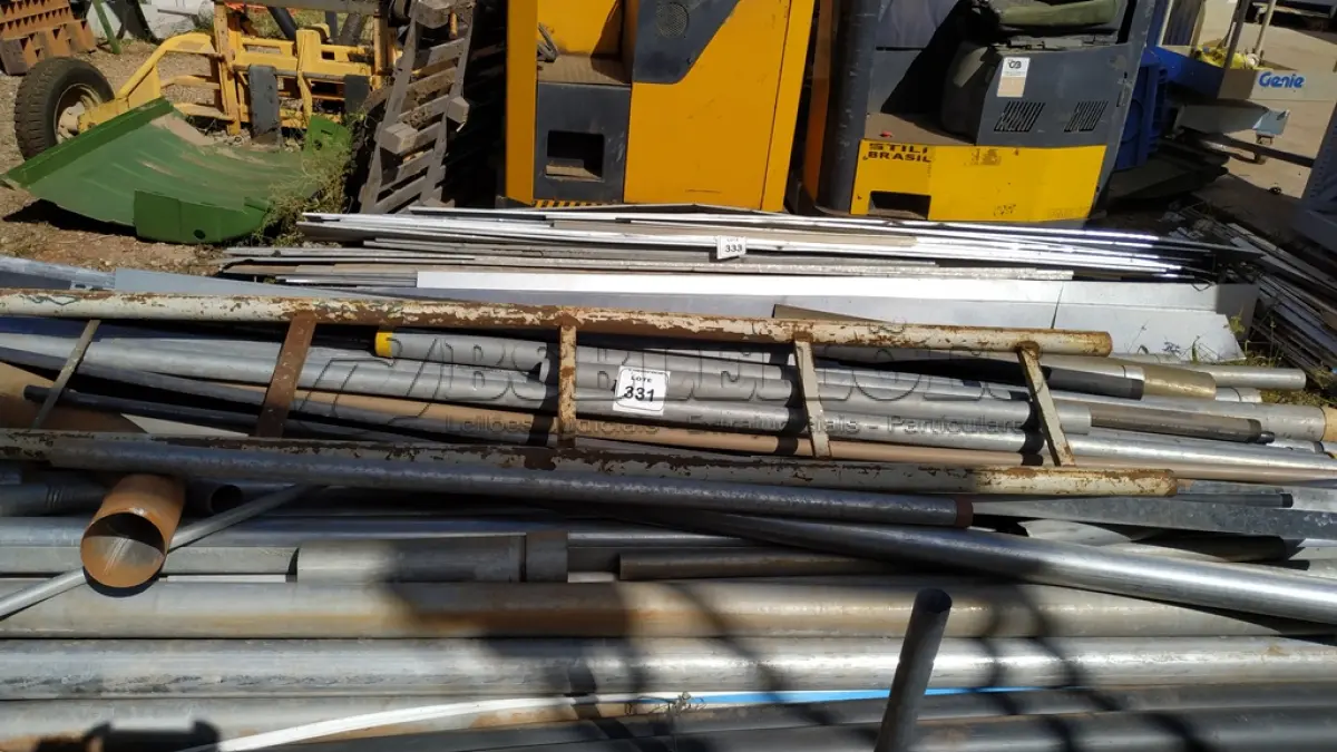 LOTE 331 - 01 LOTE COM CANOS ZINCADOS TAMANHOS DIVERSOS.  (NO ESTADO) ATENÇÃO! FAZER A VISITAÇÃO ANTES DE ARREMATAR, NÃO SABEMOS SE FUNCIONA, LEILÃO NÃO TEM GARANTIA E NEM DEVOLUÇÃO, SUJEITO A POSSÍVEIS AVARIAS VISÍVEIS/OCULTAS E/OU AUSÊNCIA DE COMPONENTES.