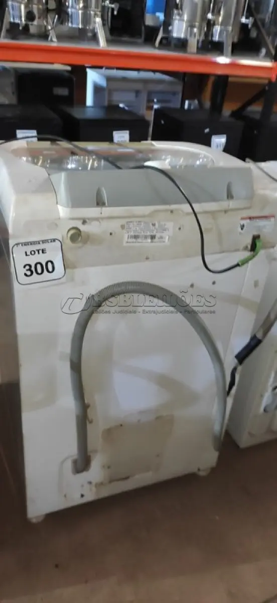 LOTE 300 - 01 MÁQUINA DE LAVAR ROUPAS BRASTEMP 11KG 220VOLTS. (NO ESTADO) ATENÇÃO! FAZER A VISITAÇÃO ANTES DE ARREMATAR, NÃO SABEMOS SE FUNCIONA, LEILÃO NÃO TEM GARANTIA E NEM DEVOLUÇÃO, SUJEITO A POSSÍVEIS AVARIAS VISÍVEIS/OCULTAS E/OU AUSÊNCIA DE COMPONENTES.