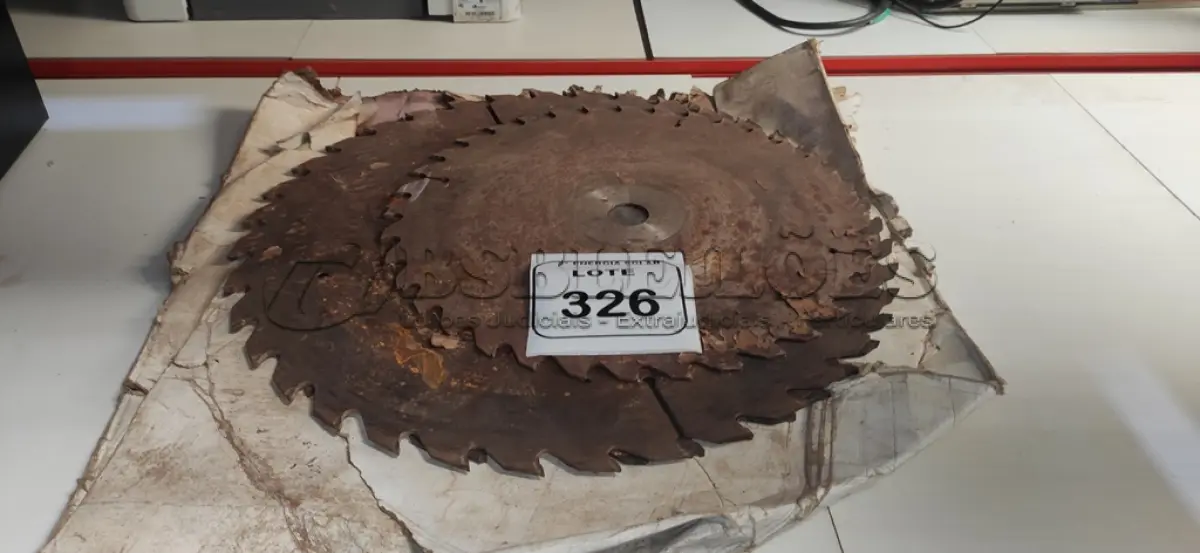 LOTE 326 - 04 DISCOS DE CORTE PARA MADEIRA. (NO ESTADO) ATENÇÃO! FAZER A VISITAÇÃO ANTES DE ARREMATAR, NÃO SABEMOS SE FUNCIONA, LEILÃO NÃO TEM GARANTIA E NEM DEVOLUÇÃO, SUJEITO A POSSÍVEIS AVARIAS VISÍVEIS/OCULTAS E/OU AUSÊNCIA DE COMPONENTES.