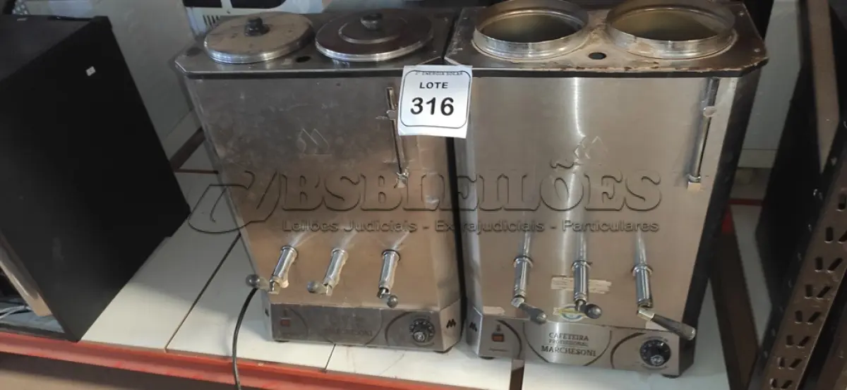 LOTE 316 - 02 CAFETEIRAS INDUSTRIAL MARCHESONI. (NO ESTADO) ATENÇÃO! FAZER A VISITAÇÃO ANTES DE ARREMATAR, NÃO SABEMOS SE FUNCIONA, LEILÃO NÃO TEM GARANTIA E NEM DEVOLUÇÃO, SUJEITO A POSSÍVEIS AVARIAS VISÍVEIS/OCULTAS E/OU AUSÊNCIA DE COMPONENTES.
