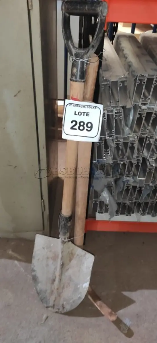 LOTE 289 - 02 PICARETAS COM CABO E 01 PÁ COM CABO. (NO ESTADO) ATENÇÃO! FAZER A VISITAÇÃO ANTES DE ARREMATAR, NÃO SABEMOS SE FUNCIONA, LEILÃO NÃO TEM GARANTIA E NEM DEVOLUÇÃO, SUJEITO A POSSÍVEIS AVARIAS VISÍVEIS/OCULTAS E/OU AUSÊNCIA DE COMPONENTES.