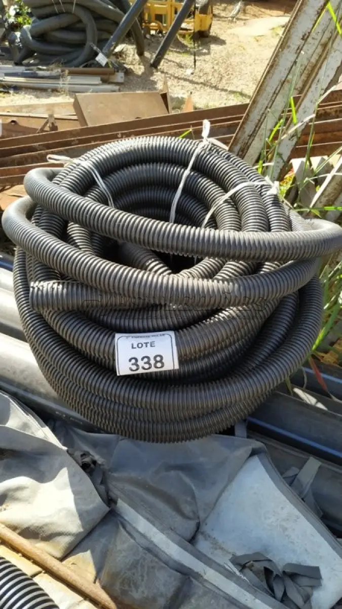 LOTE 338 - 01 LOTE COM MANGUEIRAS CORRUGADAS. (NO ESTADO) ATENÇÃO! FAZER A VISITAÇÃO ANTES DE ARREMATAR, NÃO SABEMOS SE FUNCIONA, LEILÃO NÃO TEM GARANTIA E NEM DEVOLUÇÃO, SUJEITO A POSSÍVEIS AVARIAS VISÍVEIS/OCULTAS E/OU AUSÊNCIA DE COMPONENTES.