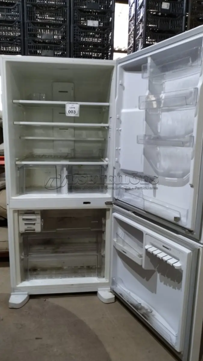 LOTE 003 - 01 GELADEIRA INVERSE MARCA BRASTEMP 220V. (NO ESTADO EM QUE SE ENCONTRA. SUJEITO A AVARIAS OCULTAS/VISÍVEIS) BF8643T