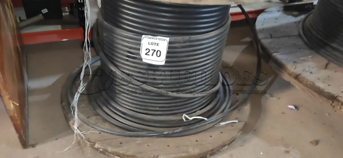 LOTE 270 -  01 CARRETEL COM FIO DE ALUMÍNIO ISOLADO. (NO ESTADO) ATENÇÃO! FAZER A VISITAÇÃO ANTES DE ARREMATAR, NÃO SABEMOS SE FUNCIONA, LEILÃO NÃO TEM GARANTIA E NEM DEVOLUÇÃO, SUJEITO A POSSÍVEIS AVARIAS VISÍVEIS/OCULTAS E/OU 