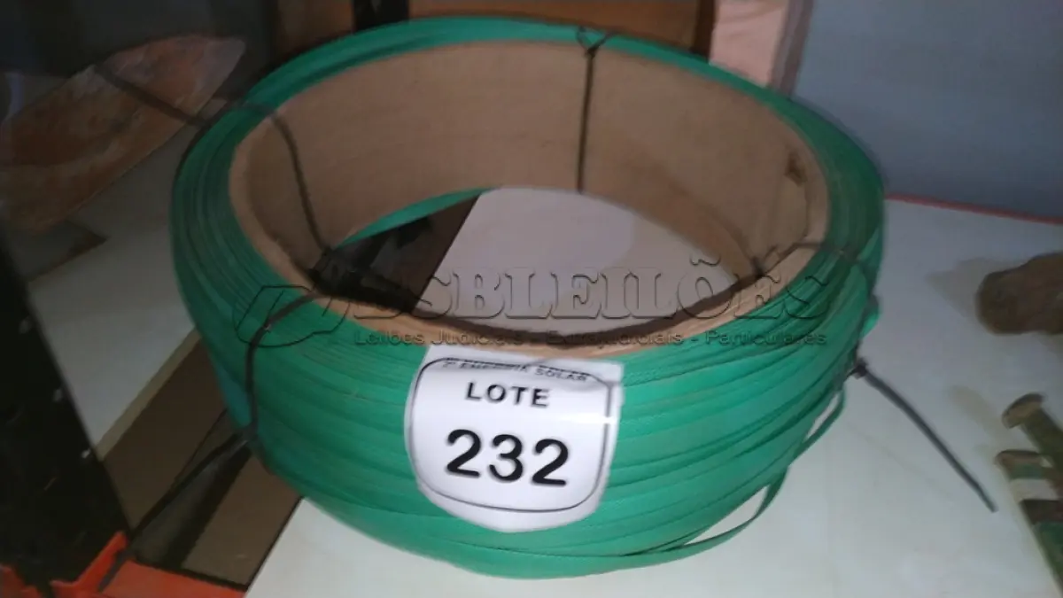 LOTE 232 - 01 ROLO DE CINTA DE ARQUEAR VERDE. (NO ESTADO) ATENÇÃO! FAZER A VISITAÇÃO ANTES DE ARREMATAR, NÃO SABEMOS SE FUNCIONA, LEILÃO NÃO TEM GARANTIA E NEM DEVOLUÇÃO, SUJEITO A POSSÍVEIS AVARIAS VISÍVEIS/OCULTAS