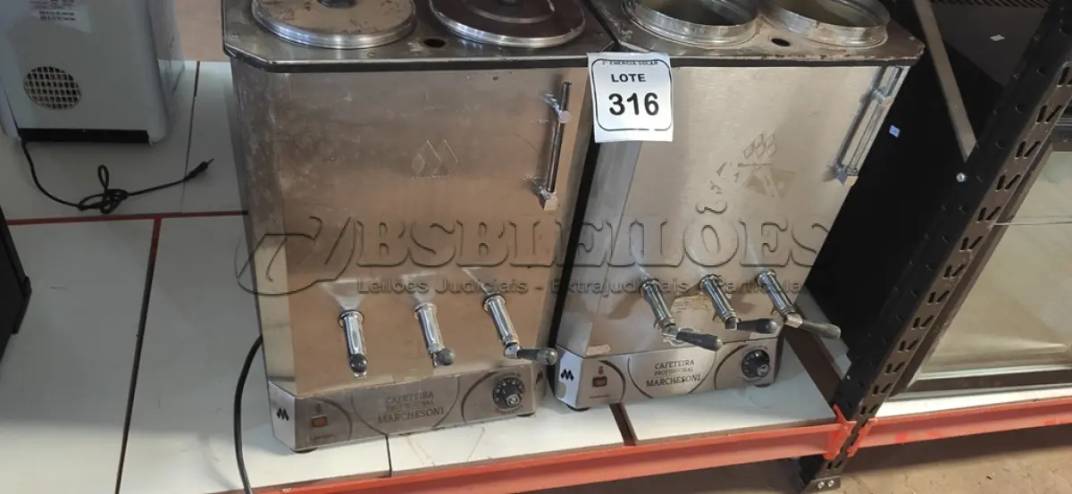 LOTE 316 - 02 CAFETEIRAS INDUSTRIAL MARCHESONI. (NO ESTADO) ATENÇÃO! FAZER A VISITAÇÃO ANTES DE ARREMATAR, NÃO SABEMOS SE FUNCIONA, LEILÃO NÃO TEM GARANTIA E NEM DEVOLUÇÃO, SUJEITO A POSSÍVEIS AVARIAS VISÍVEIS/OCULTAS E/OU AUSÊNCIA DE COMPONENTES.