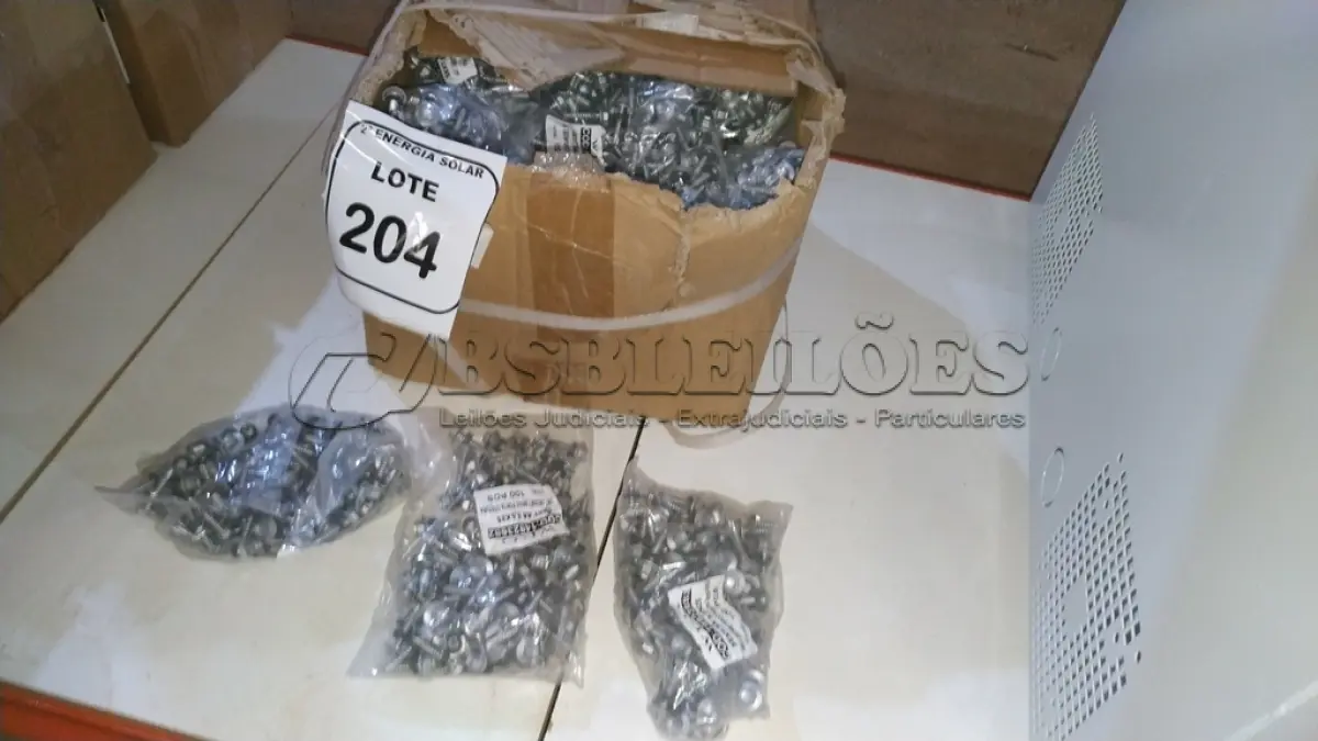 LOTE 204 - 01 CAIXA COM PARAFUSOS SEXTAVADOS AUTO BROCANTE 5.5X25. (NO ESTADO) ATENÇÃO! FAZER A VISITAÇÃO ANTES DE ARREMATAR, NÃO SABEMOS SE FUNCIONA, LEILÃO NÃO TEM GARANTIA E NEM DEVOLUÇÃO, SUJEITO A POSSÍVEIS AVARIAS VISÍVEIS/OCULTAS E/OU AUSÊNCIA DE COMPONENTES.