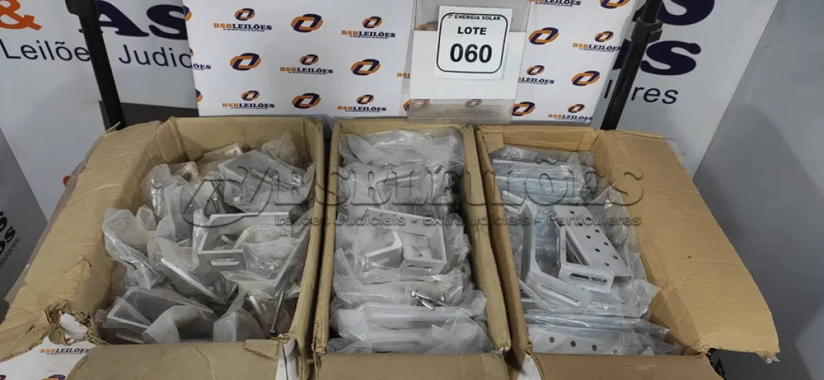 LOTE 060 - 03 CAIXAS DE SUPORTE SINGLE PARA PAINEL SOLARES. (NO ESTADO) ATENÇÃO! FAZER A VISITAÇÃO ANTES DE ARREMATAR, NÃO SABEMOS SE FUNCIONA, LEILÃO NÃO TEM GARANTIA E NEM DEVOLUÇÃO, SUJEITO A POSSÍVEIS AVARIAS VISÍVEIS/OCULTAS E/OU AUSÊNCIA DE COMPONENTES.