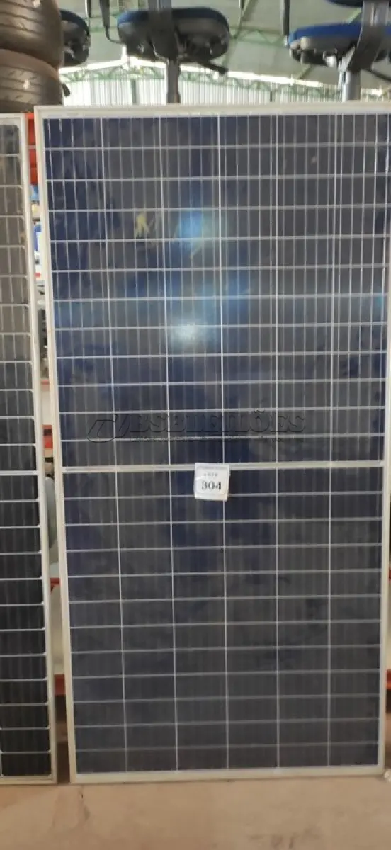 LOTE 304 - 01 MÓDULO SOLAR 340 WATTS RISEN RSM144-6-340P. (NO ESTADO) ATENÇÃO! FAZER A VISITAÇÃO ANTES DE ARREMATAR, NÃO SABEMOS SE FUNCIONA, LEILÃO NÃO TEM GARANTIA E NEM DEVOLUÇÃO, SUJEITO A POSSÍVEIS AVARIAS VISÍVEIS/OCULTAS