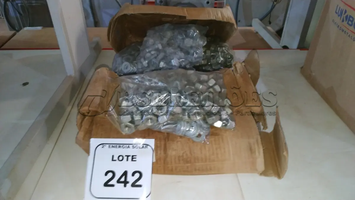 LOTE 242 - 01 CAIXA COM KIT FIXADOR ½. (NO ESTADO) ATENÇÃO! FAZER A VISITAÇÃO ANTES DE ARREMATAR, NÃO SABEMOS SE FUNCIONA, LEILÃO NÃO TEM GARANTIA E NEM DEVOLUÇÃO, SUJEITO A POSSÍVEIS AVARIAS VISÍVEIS/OCULTAS E/OU AUSÊNCIA DE COMPONENTES.