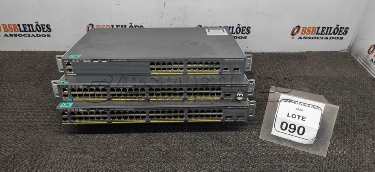 LOTE 090 - 03 SWITCHES S/N: FCW2121B11Q/ FCW12121B14W/ FOC1941S4KH. (NO ESTADO EM QUE SE ENCONTRA. SUJEITO A AVARIAS OCULTAS/VISÍVEIS.)