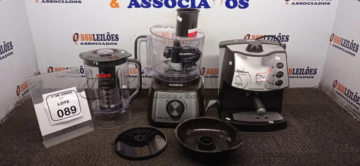 LOTE 089 - 01 MÁQUINA DE CAFÉ EXPRESSO E 01 LIQUIDIFICADOR MODELO TUBO CHEF MARCA MONDIAL. (NO ESTADO) ATENÇÃO! FAZER A VISITAÇÃO ANTES DE ARREMATAR, NÃO SABEMOS SE FUNCIONA, LEILÃO NÃO TEM GARANTIA E NEM DEVOLUÇÃO, SUJEITO A POSSÍVEIS AVARIAS VISÍVEIS/OCULTAS E/OU AUSÊNCIA DE COMPONENTES.