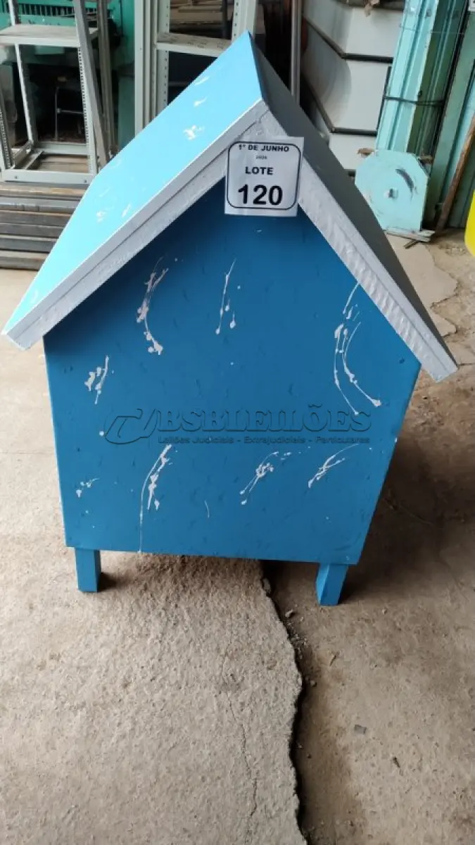 LOTE 120 - 01 CASA PARA PETS EM MADEIRA. (NO ESTADO) ATENÇÃO! FAZER A VISITAÇÃO ANTES DE ARREMATAR, NÃO SABEMOS SE FUNCIONA, LEILÃO NÃO TEM GARANTIA E NEM DEVOLUÇÃO, SUJEITO A POSSÍVEIS AVARIAS VISÍVEIS/OCULTAS E/OU AUSÊNCIA DE COMPONENTES.