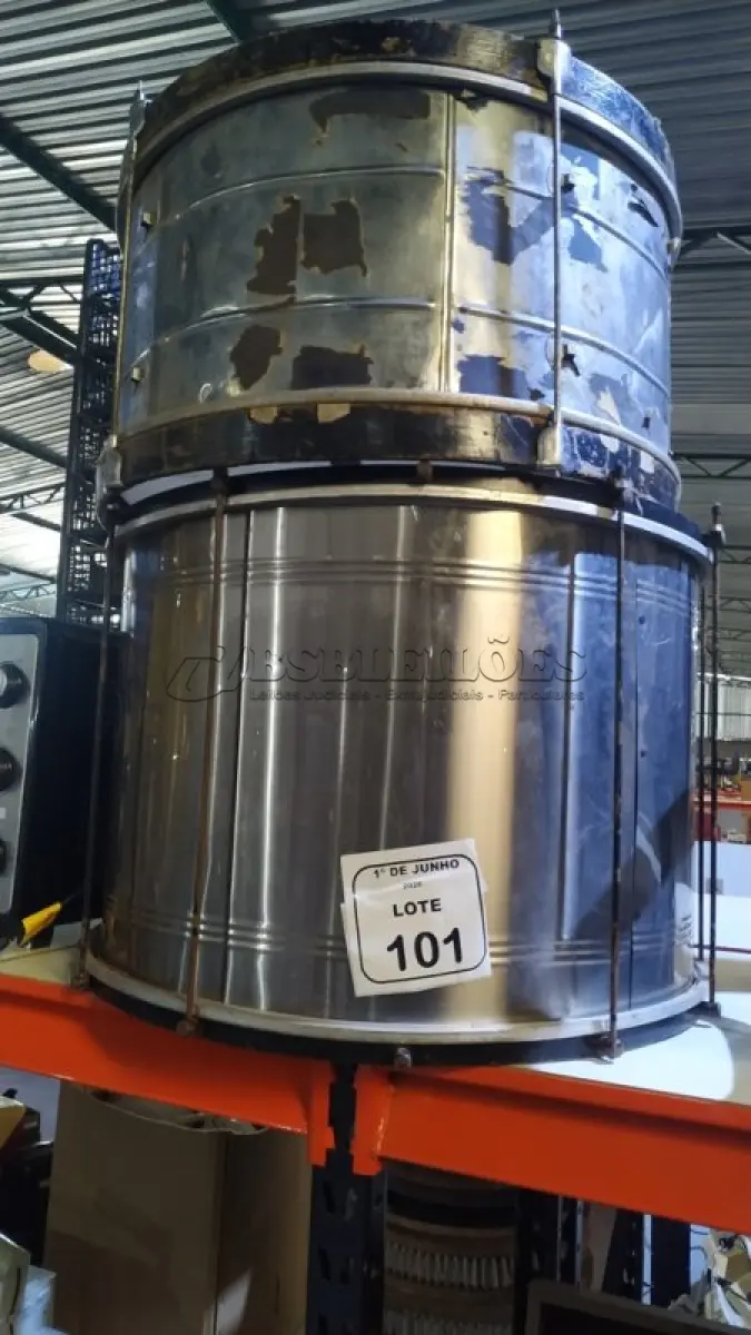 LOTE 101 - 01 SURDO GRAVE E UM SURDO MÉDIO DE PERCUSSÃO. (NO ESTADO) ATENÇÃO! FAZER A VISITAÇÃO ANTES DE ARREMATAR, NÃO SABEMOS SE FUNCIONA, LEILÃO NÃO TEM GARANTIA E NEM DEVOLUÇÃO, SUJEITO A POSSÍVEIS AVARIAS VISÍVEIS/OCULTAS E/OU AUSÊNCIA DE COMPONENTES.