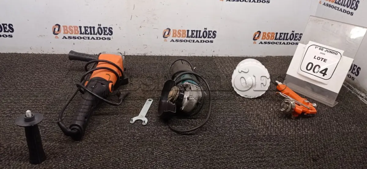 LOTE 004 - 01 PISTOLA DE GRAVIDADE MODELO P162 MARCA INTECH E 02 ESMERILHADEIRAS (NO ESTADO) ATENÇÃO! FAZER A VISITAÇÃO ANTES DE ARREMATAR, NÃO SABEMOS SE FUNCIONA, LEILÃO NÃO TEM GARANTIA E NEM DEVOLUÇÃO, SUJEITO A POSSÍVEIS AVARIAS VISÍVEIS/OCULTAS E/OU AUSÊNCIA DE COMPONENTES.
