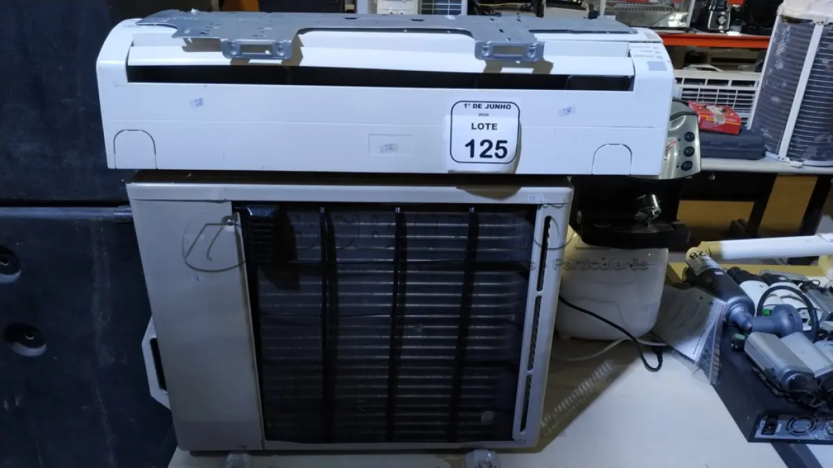 LOTE 125 - 01 AR CONDICIONADO DE 12.000BTU/H MARCA FUJITSU. (NO ESTADO) ATENÇÃO! FAZER A VISITAÇÃO ANTES DE ARREMATAR, NÃO SABEMOS SE FUNCIONA, LEILÃO NÃO TEM GARANTIA E NEM DEVOLUÇÃO, SUJEITO A POSSÍVEIS AVARIAS VISÍVEIS/OCULTAS E/OU AUSÊNCIA DE COMPONENTES.