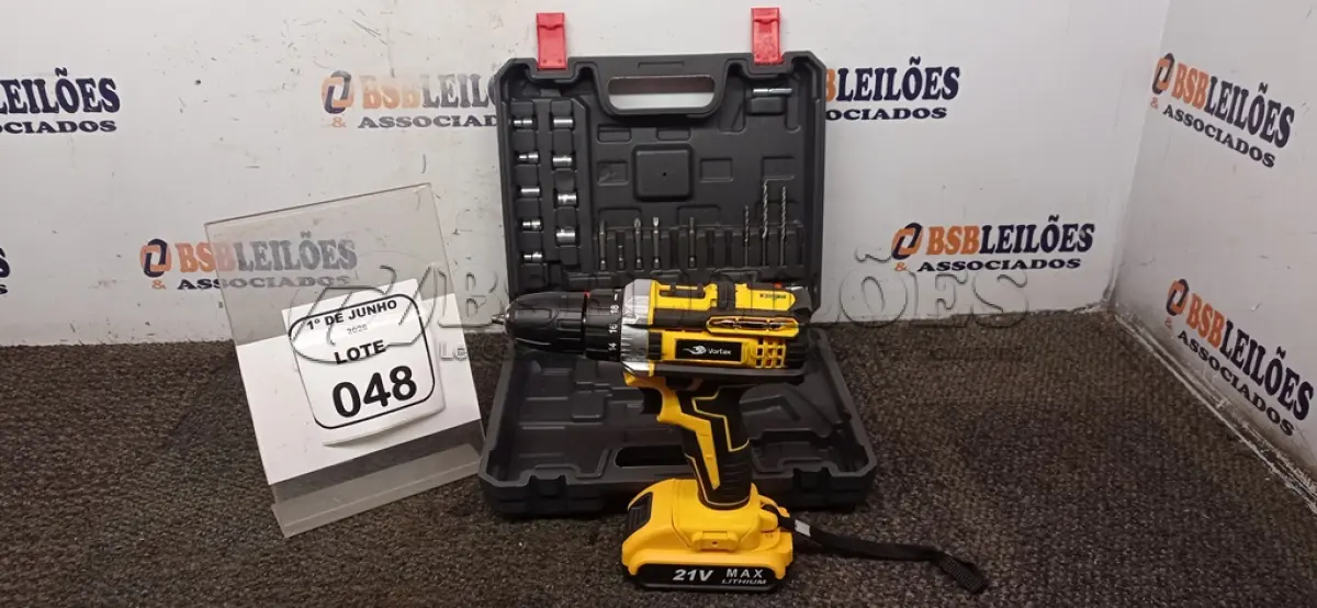 LOTE 048 - 01 FURADEIRA A BATERIA 21V COM MALETAS E BITS MARCA VORTEX. (NO ESTADO) ATENÇÃO! FAZER A VISITAÇÃO ANTES DE ARREMATAR, NÃO SABEMOS SE FUNCIONA, LEILÃO NÃO TEM GARANTIA E NEM DEVOLUÇÃO, SUJEITO A POSSÍVEIS AVARIAS VISÍVEIS/OCULTAS E/OU AUSÊNCIA DE COMPONENTES.