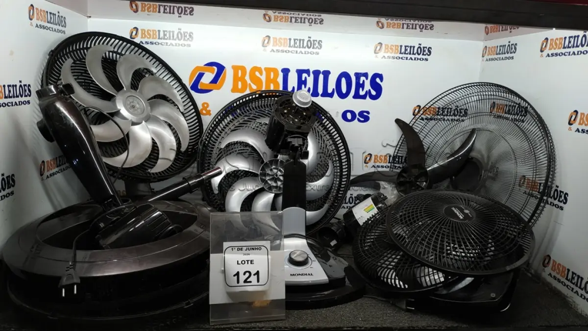 LOTE 121 - 03 VENTILADORES 220V MARCA MONDIAL DESMONTADOS INCOMPLETOS. (NO ESTADO) ATENÇÃO! FAZER A VISITAÇÃO ANTES DE ARREMATAR, NÃO SABEMOS SE FUNCIONA, LEILÃO NÃO TEM GARANTIA E NEM DEVOLUÇÃO, SUJEITO A POSSÍVEIS AVARIAS VISÍVEIS/OCULTAS E/OU AUSÊNCIA DE COMPONENTES.