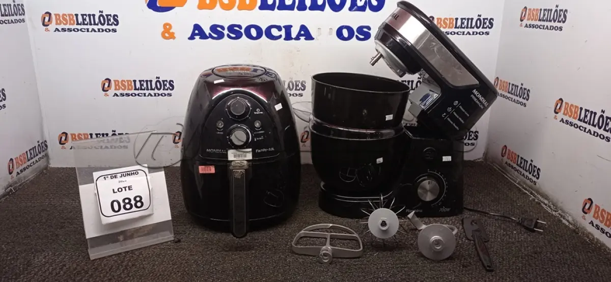 LOTE 088 - 01 BATEDEIRA PLANETÁRIA E 01 AIR FRYER 3,2L MARCA MONDIAL. (NO ESTADO) ATENÇÃO! FAZER A VISITAÇÃO ANTES DE ARREMATAR, NÃO SABEMOS SE FUNCIONA, LEILÃO NÃO TEM GARANTIA E NEM DEVOLUÇÃO, SUJEITO A POSSÍVEIS AVARIAS VISÍVEIS/OCULTAS E/OU AUSÊNCIA DE COMPONENTES.