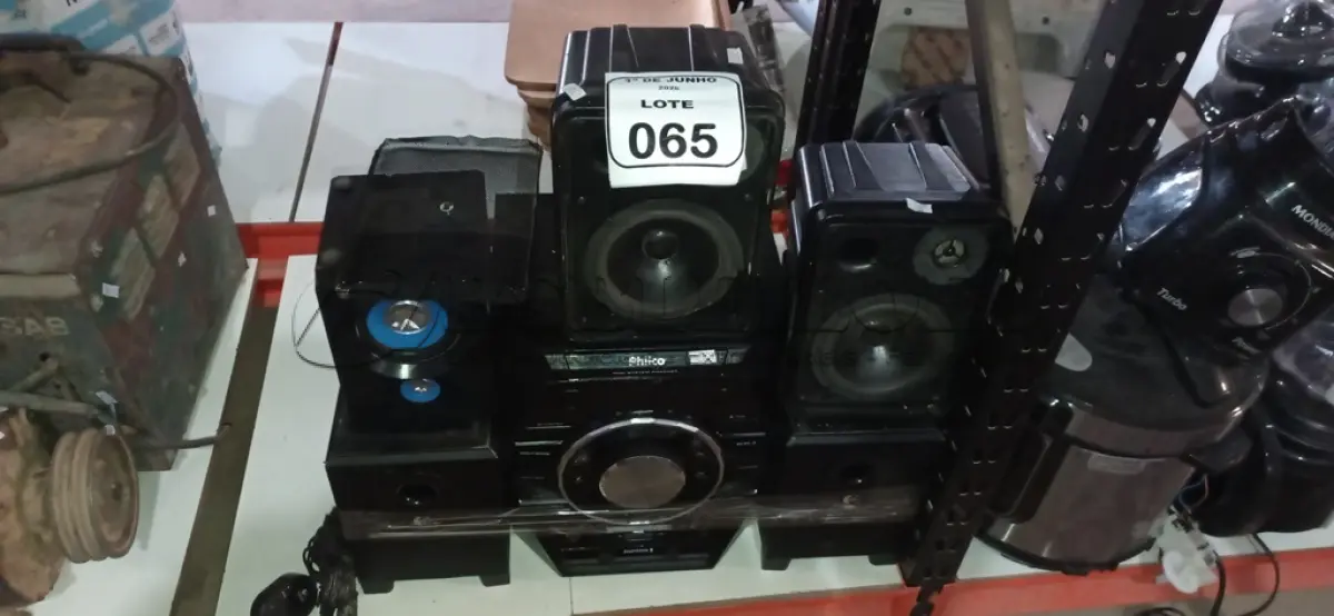 LOTE 065 - 01 MINI SYSTEM MODELO PH600BT MARCA PHILCO COM 05 CAIXAS DE SOM. (NO ESTADO) ATENÇÃO! FAZER A VISITAÇÃO ANTES DE ARREMATAR, NÃO SABEMOS SE FUNCIONA, LEILÃO NÃO TEM GARANTIA E NEM DEVOLUÇÃO, SUJEITO A POSSÍVEIS AVARIAS VISÍVEIS/OCULTAS E/OU AUSÊNCIA DE COMPONENTES.