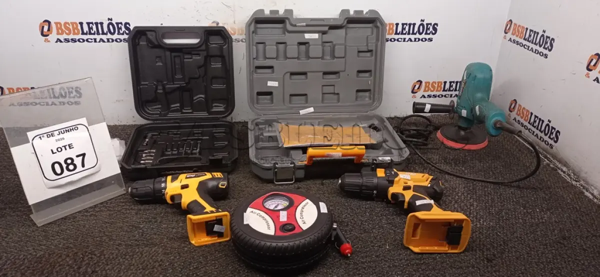 LOTE 087 - 01 LIXADEIRA MARCA TSSAPER, 01 COMPRESSOR DE AR E 02 PARAFUSADEIRAS SEM BATERIA E COM MALETA. (NO ESTADO) ATENÇÃO! FAZER A VISITAÇÃO ANTES DE ARREMATAR, NÃO SABEMOS SE FUNCIONA, LEILÃO NÃO TEM GARANTIA E NEM DEVOLUÇÃO, SUJEITO A POSSÍVEIS AVARIAS VISÍVEIS/OCULTAS E/OU AUSÊNCIA DE COMPONENTES.