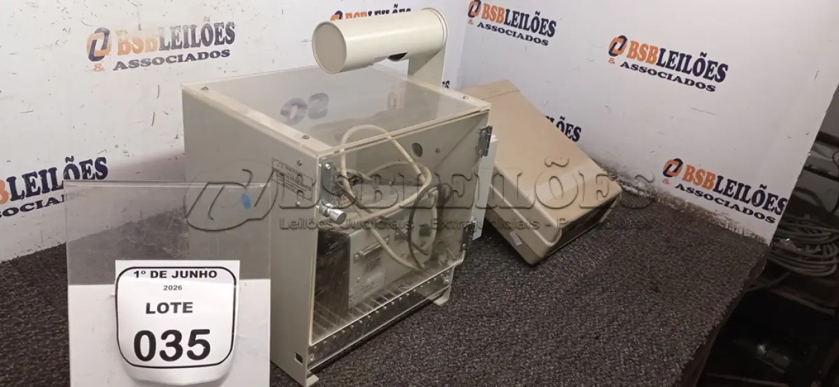 LOTE 035 - 01 MULTÍMETRO ANALÓGICO MODELO MDM-8145 MARCA MINPA E 01 CAIXA DE CONDICIONAMENTO ANIMAL MODELO EP-102 COM PAINEL DE CONTROLE MODELO CS 0199 110V. (NO ESTADO) ATENÇÃO! FAZER A VISITAÇÃO ANTES DE ARREMATAR, NÃO SABEMOS SE FUNCIONA, LEILÃO NÃO TEM GARANTIA E NEM DEVOLUÇÃO, SUJEITO A POSSÍVEIS AVARIAS VISÍVEIS/OCULTAS E/OU AUSÊNCIA DE COMPONENTES.