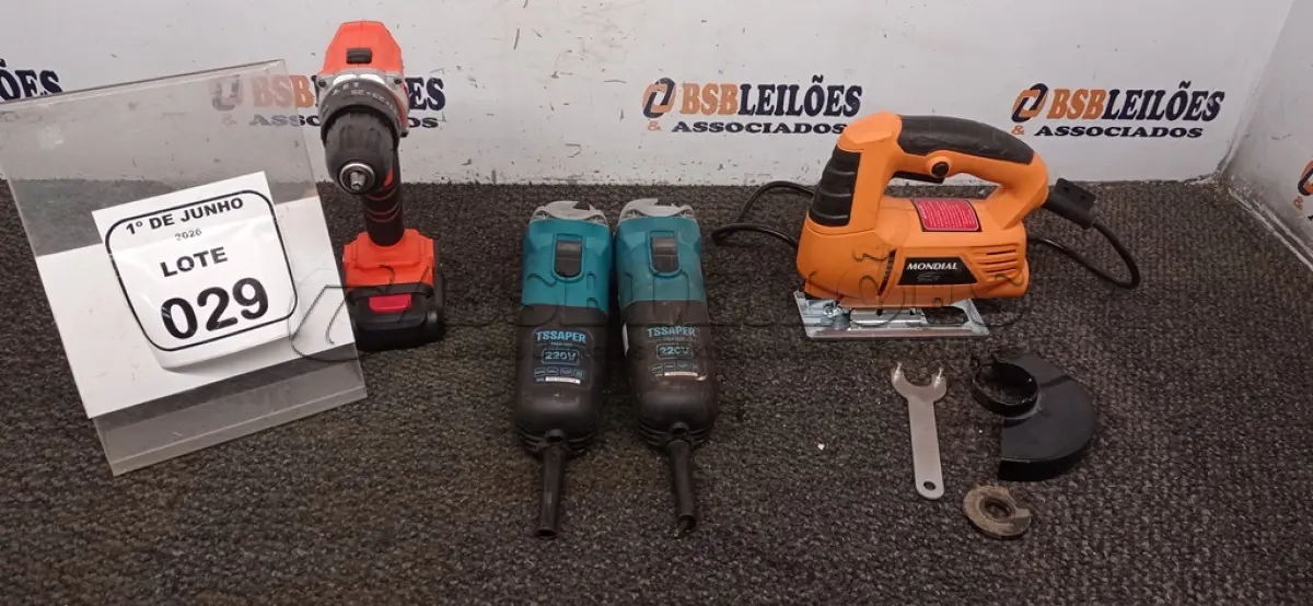 LOTE 029 - 01 FURADEIRA COM BATERIA 25V MARCA AUXOM, 01 SERRA TICO TICO MARCA MONDIAL E 02 ESMERILHADEIRAS SEM CABO MARCA TSSAPER. (NO ESTADO) ATENÇÃO! FAZER A VISITAÇÃO ANTES DE ARREMATAR, NÃO SABEMOS SE FUNCIONA, LEILÃO NÃO TEM GARANTIA E NEM DEVOLUÇÃO, SUJEITO A POSSÍVEIS AVARIAS VISÍVEIS/OCULTAS E/OU AUSÊNCIA DE COMPONENTES.