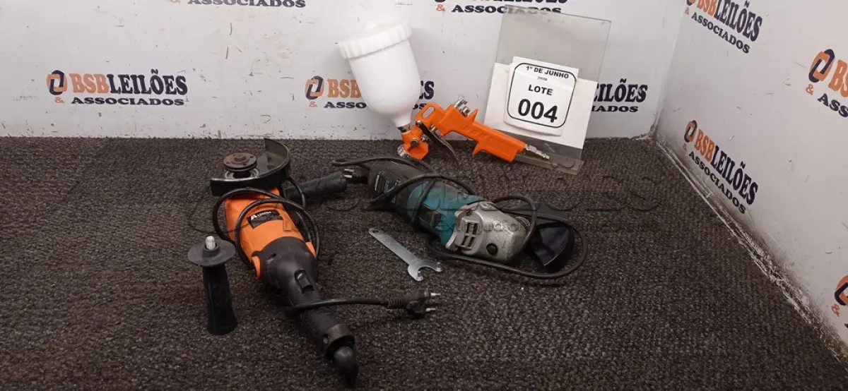 LOTE 004 - 01 PISTOLA DE GRAVIDADE MODELO P162 MARCA INTECH E 02 ESMERILHADEIRAS (NO ESTADO) ATENÇÃO! FAZER A VISITAÇÃO ANTES DE ARREMATAR, NÃO SABEMOS SE FUNCIONA, LEILÃO NÃO TEM GARANTIA E NEM DEVOLUÇÃO, SUJEITO A POSSÍVEIS AVARIAS VISÍVEIS/OCULTAS E/OU AUSÊNCIA DE COMPONENTES.