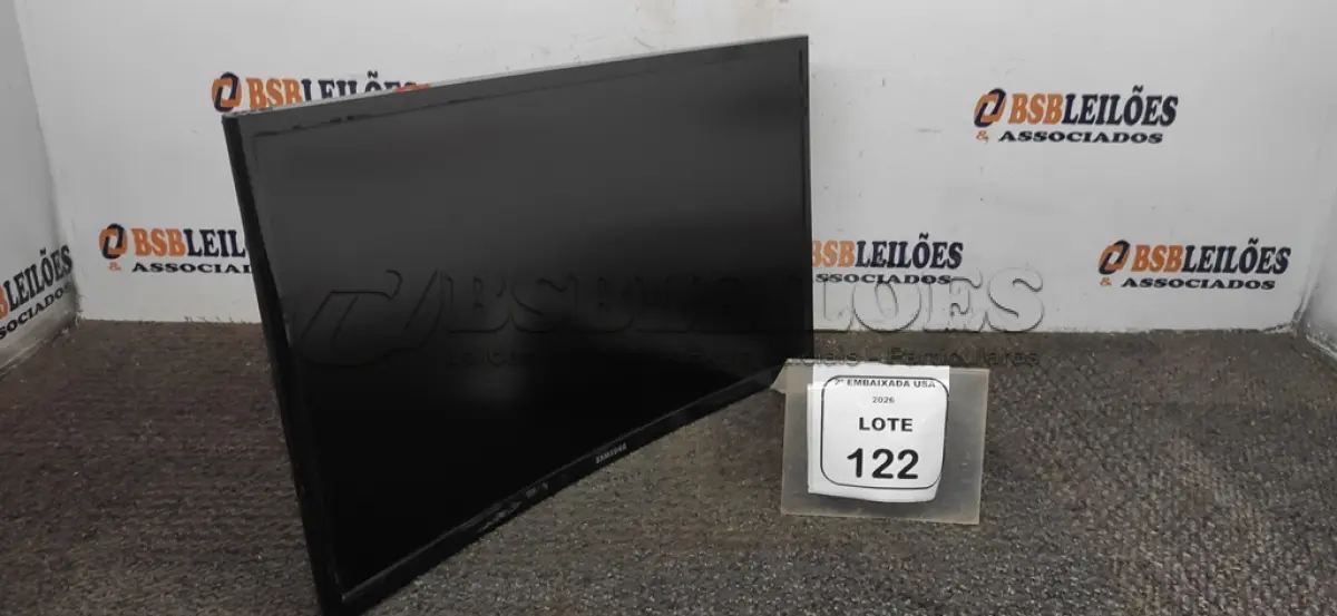 LOTE 122 - 01 MONITOR 24” HDMI TELA CURVA SEM PÉ MARCA SAMSUNG. (NO ESTADO EM QUE SE ENCONTRA. SUJEITO A AVARIAS OCULTAS/VISÍVEIS.) BH1478K
